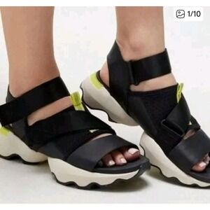 Sorel Kinetic Impact Sports Sandals Womens 7.5 Black Strappy NL4074-010